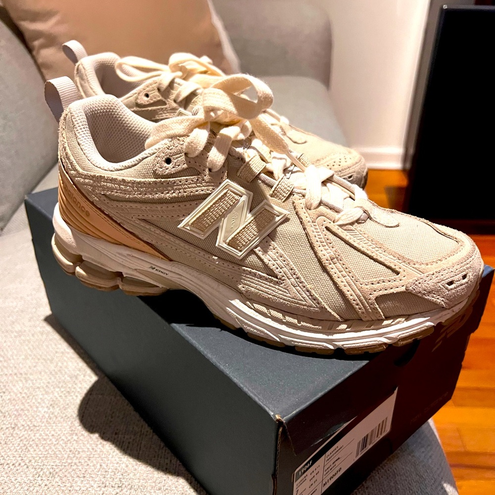 Unisex, Gray and Beige New Balance 1906